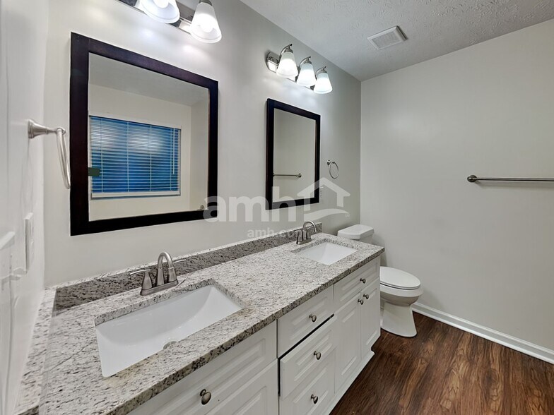 Building Photo - 755 Allen's Landing Dr SE