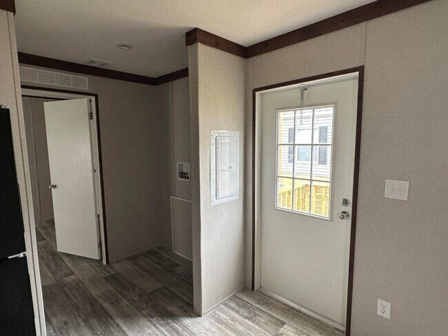 Building Photo - 3150 Plateau Dr