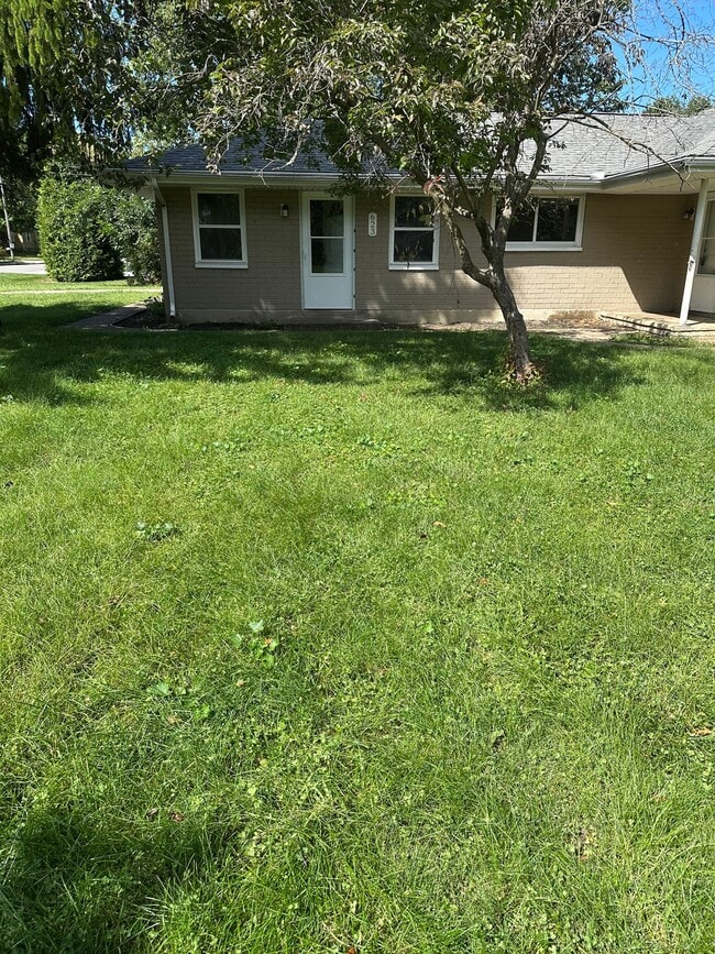 Building Photo - 623 Bonnycastle Ave
