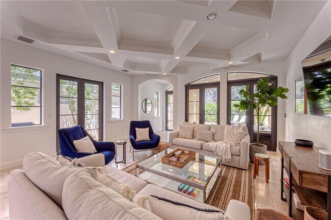 Building Photo - 1206 NE 1st St