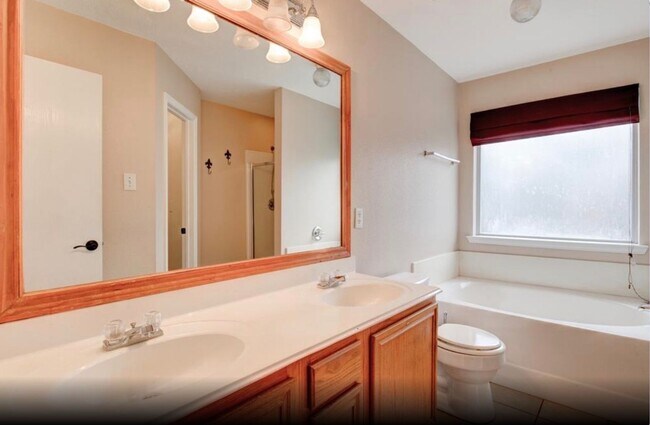 Building Photo - 10221 Tustin Terrace