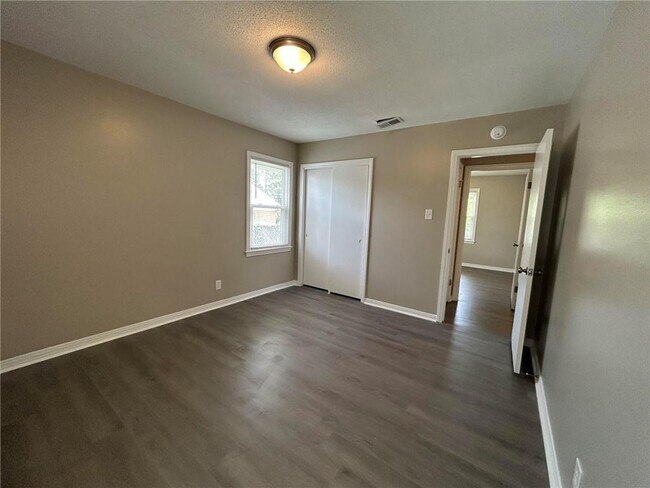 Building Photo - 506 Seville Dr
