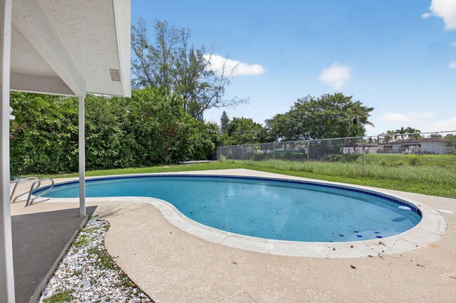 Building Photo - 22203 Aquila St