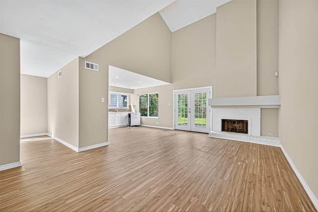 Building Photo - 1811 Foxlake Dr