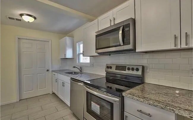 Building Photo - Charmin one bedroom house