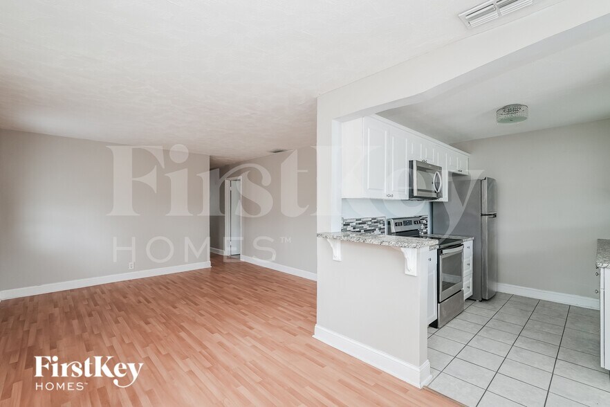 Building Photo - 3805 W Rogers Ave