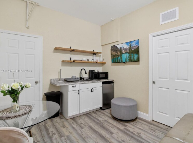 Building Photo - 3616 SE 2nd Dr