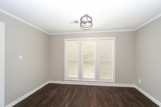 Building Photo - 6800 Cleary Dr