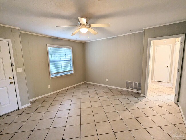 Building Photo - 5185 Hilltop Dr