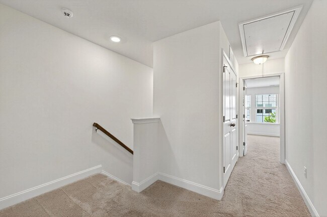 Building Photo - Beautiful Modern 3BR Townhome in the Heart of Wendell!