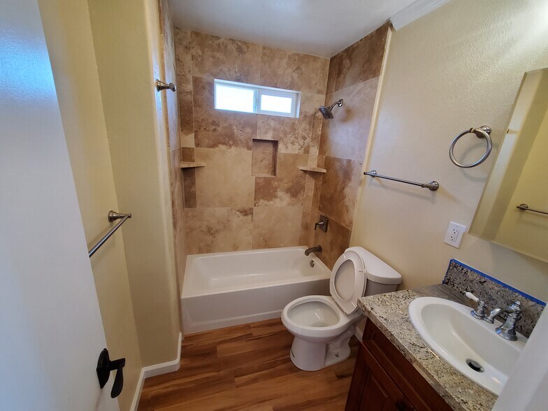 Building Photo - 3549 Highland Ave