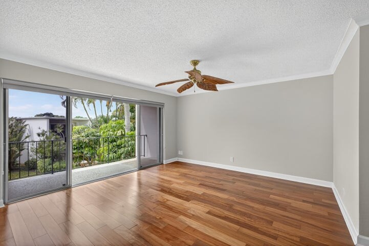 Building Photo - 382 Golfview Rd