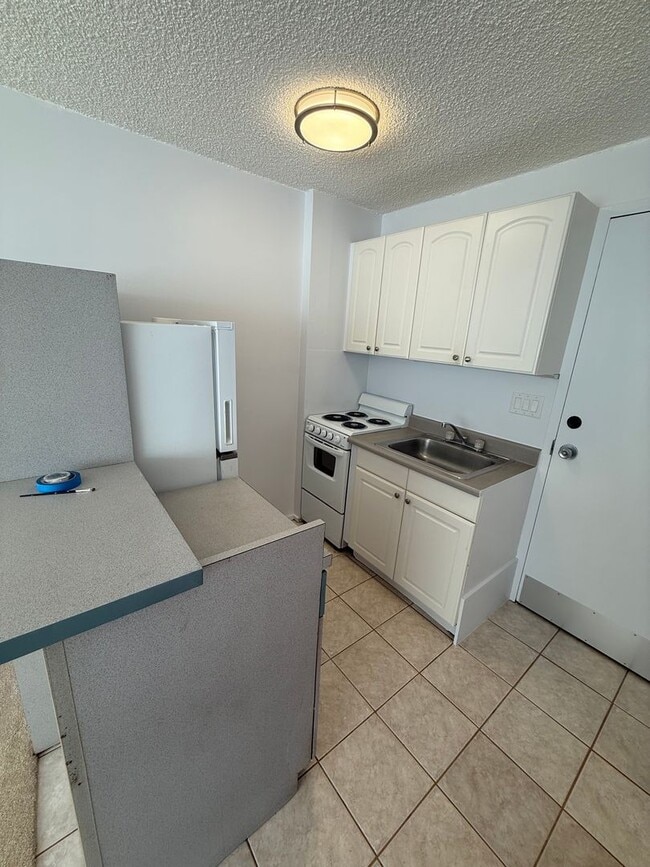 Building Photo - Kapiolani Terrace #706- Super convenient location!!! with ASSIGNED PARKING STALL!!