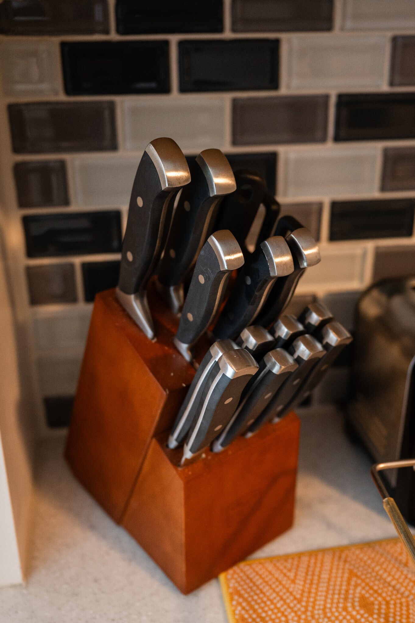 proper knives - 4210 Calvin St