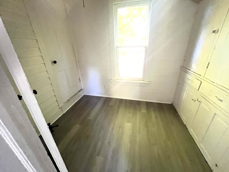 Building Photo - 715 Vine St