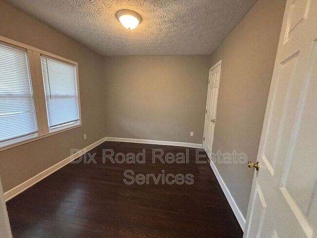 Building Photo - 2112 Lodell Ave