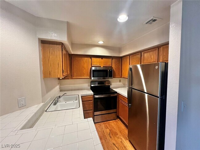 Primary Photo - 2140 Pinetop Ln