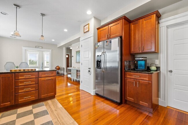 Building Photo - 53 Montvale St