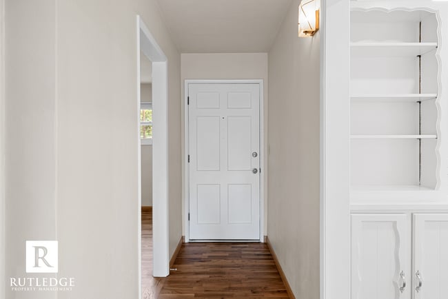 Building Photo - East Medford Charm