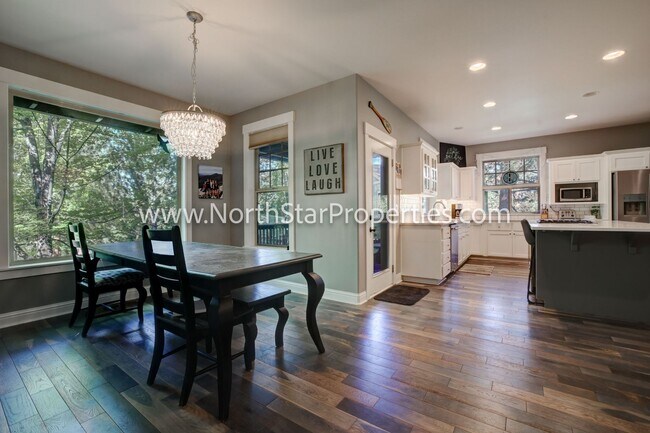 Building Photo - Spacious Five Bed Home in NW Bend