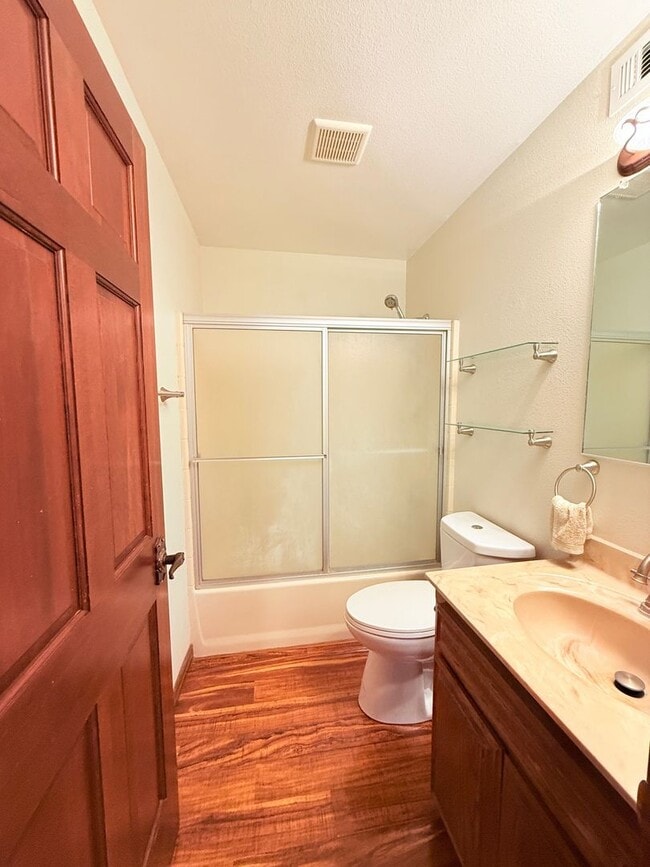 Building Photo - Great Single-Level Cayucos Apartment with One Car Parking Space