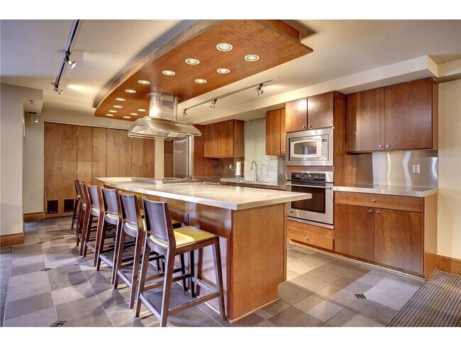 Building Photo - 401 S 1st St