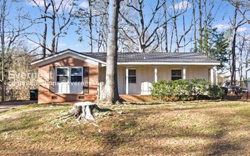 Building Photo - 4 Bed/1.5 Bath Home with Off-Street Parking / Pet-Friendly / Vouchers Accepted / Coming Soon!