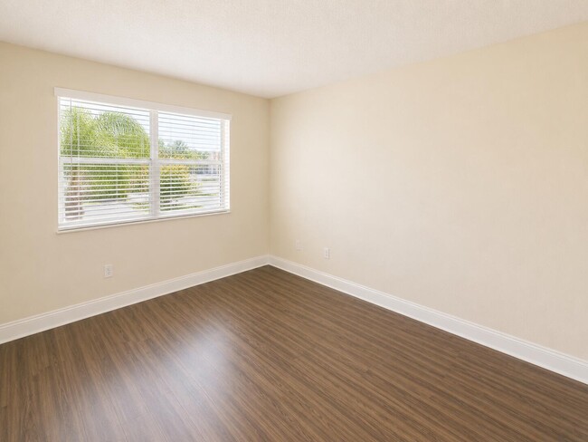 Building Photo - 4205 N University Dr
