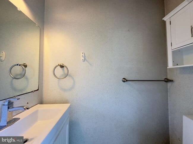 Building Photo - 1017 Oaklyn Ct