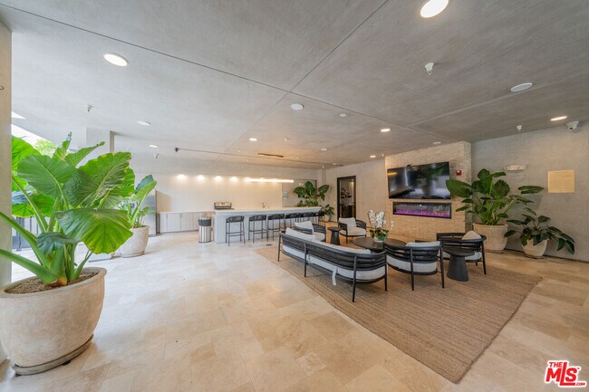 Building Photo - 124 W Colorado St