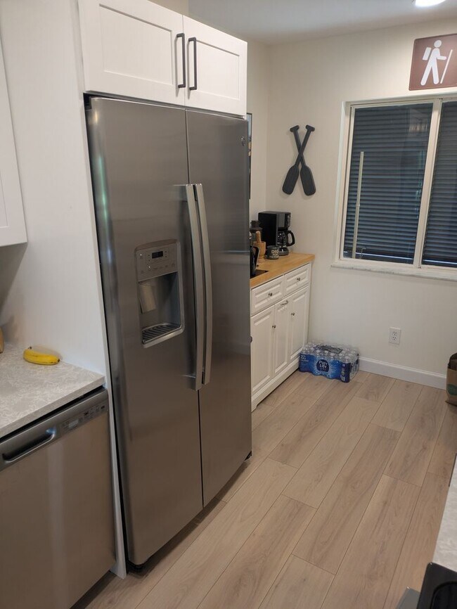 Building Photo - SEASONAL/SHORT TERM TURNKEY condo