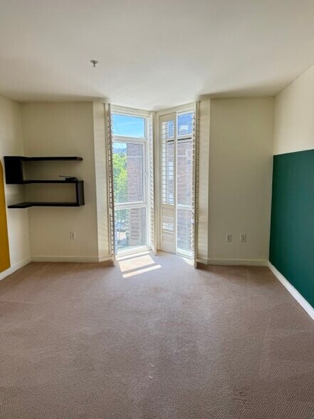Building Photo - 103 Bellevue Ave E