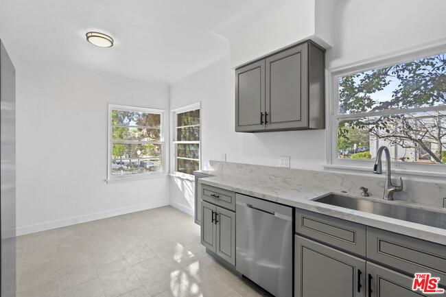 Building Photo - 2360 Kerwood Ave