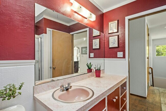 Building Photo - 611 Blanken Ave