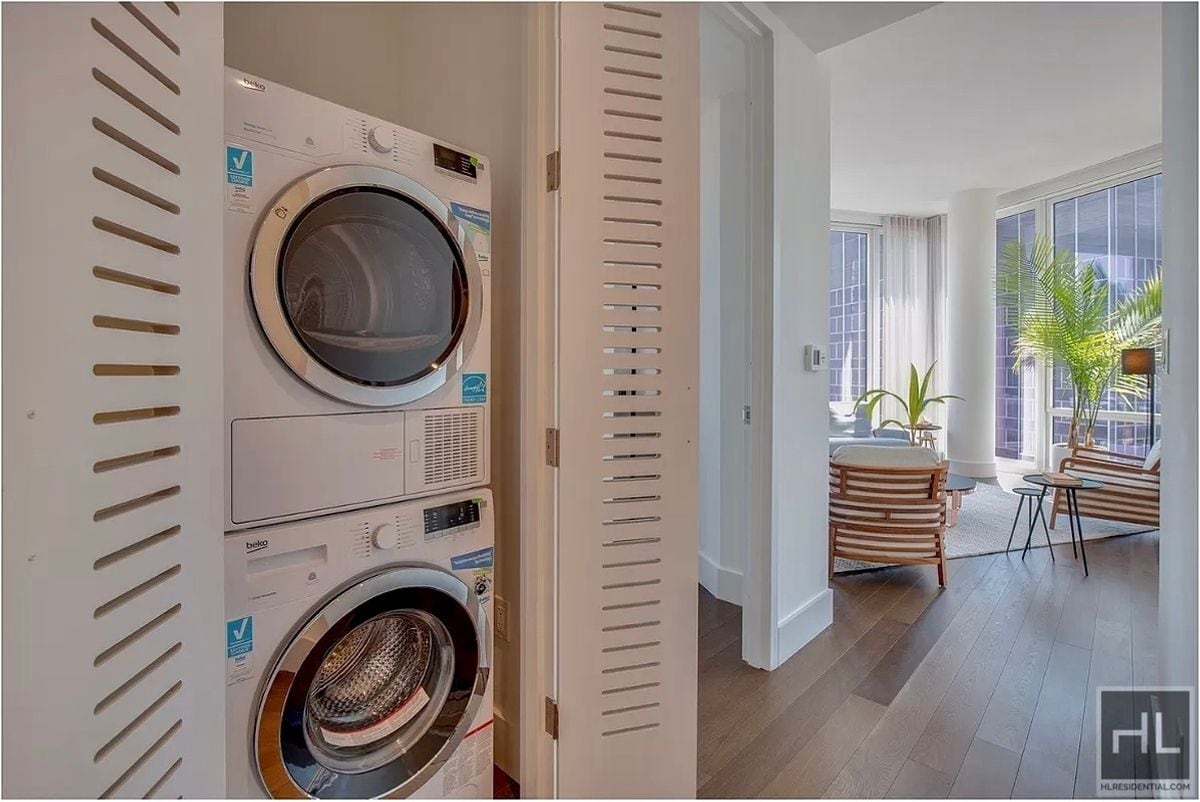 Building Photo - East 44th Street