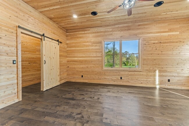 Building Photo - 8498 E Lake Rd