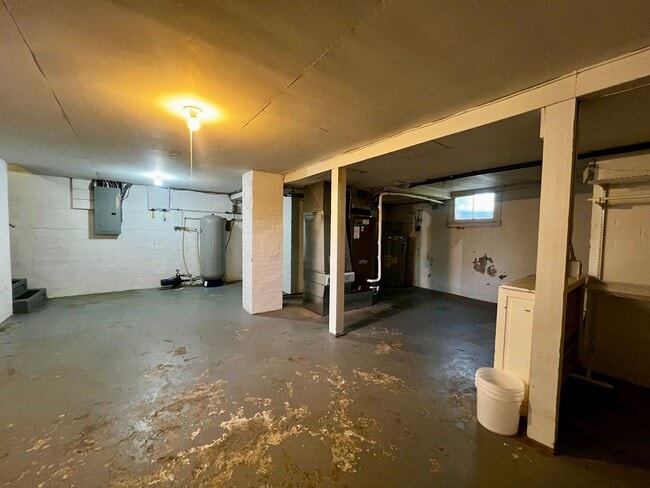 Building Photo - Non-Refundable & Security Deposit Total: $...