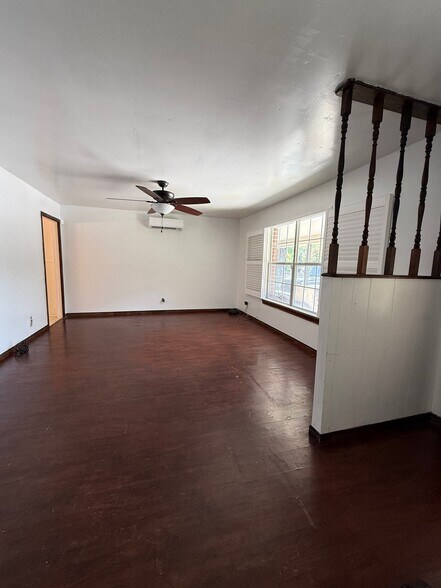 Building Photo - 707 W Malone Ave