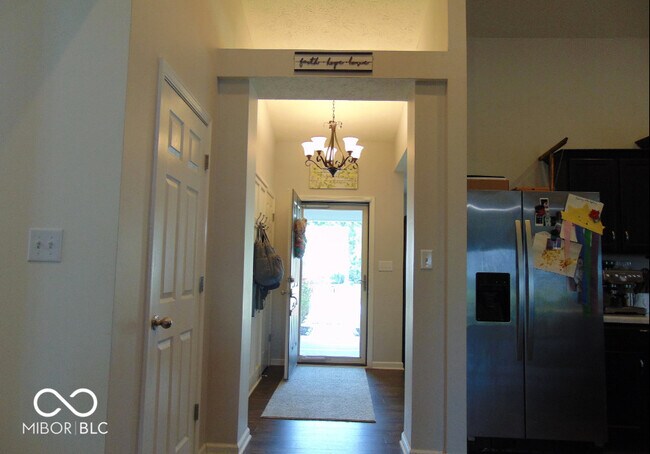 Building Photo - 10034 James Run Dr