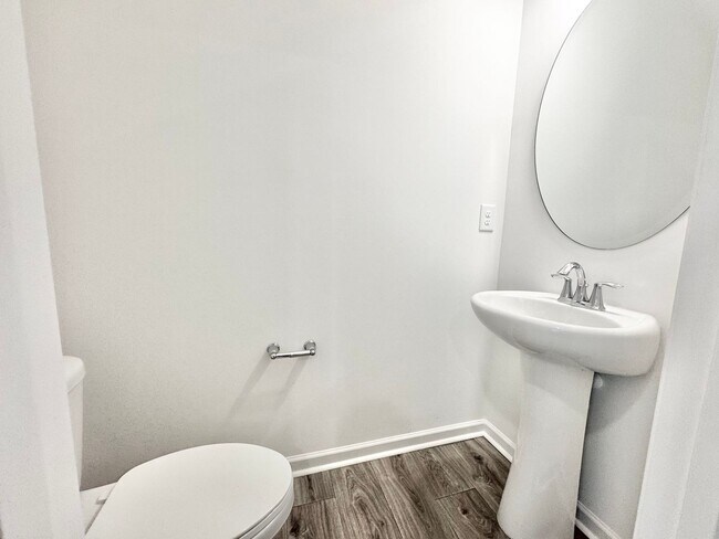 Building Photo - 2 br 2.5 ba townhome, close to I-85, dining and shopping -AVAILABLE January 31st