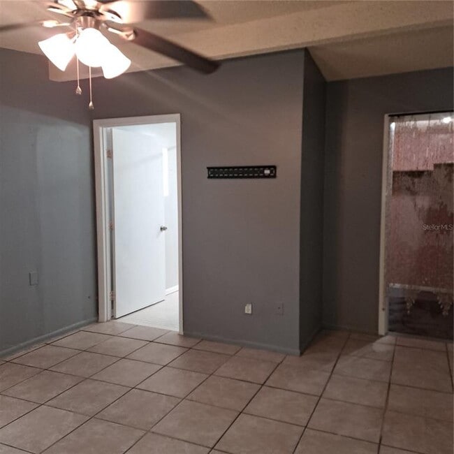 Building Photo - 627 61st Ave S