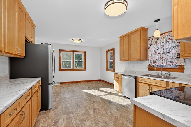 Building Photo - 250 Gillespie Dr NE