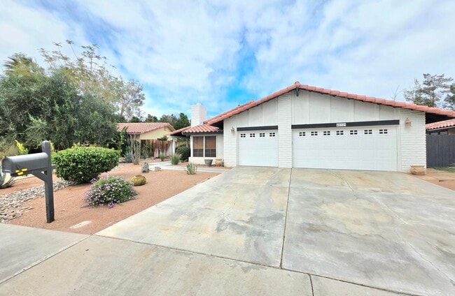 Building Photo - 40329 Sagewood Dr