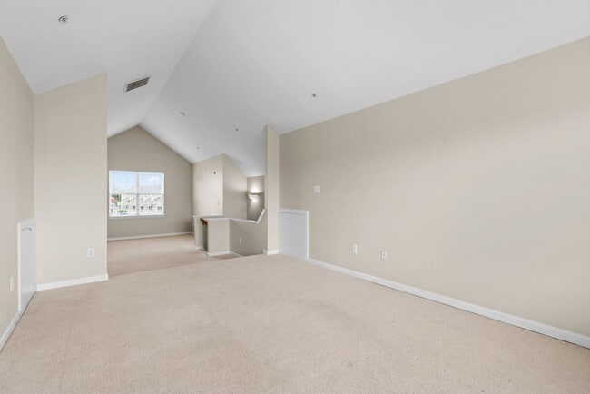 Building Photo - 2 Bed 2.5 Bath - Lakelands Townhome - Deta...