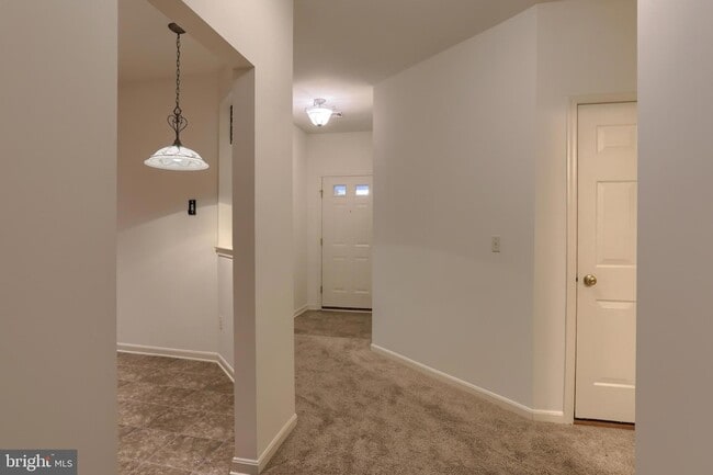 Building Photo - 712 Creekside Dr