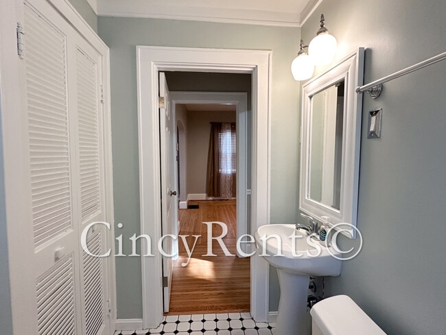 Building Photo - 3559 Rawson Pl