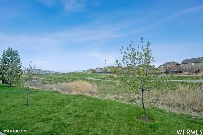 Building Photo - 3857 E Cunninghill Dr