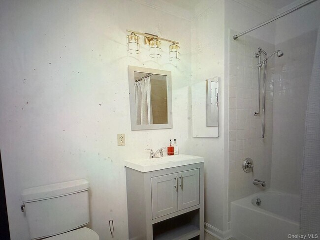 Building Photo - 110 Sutton Dr