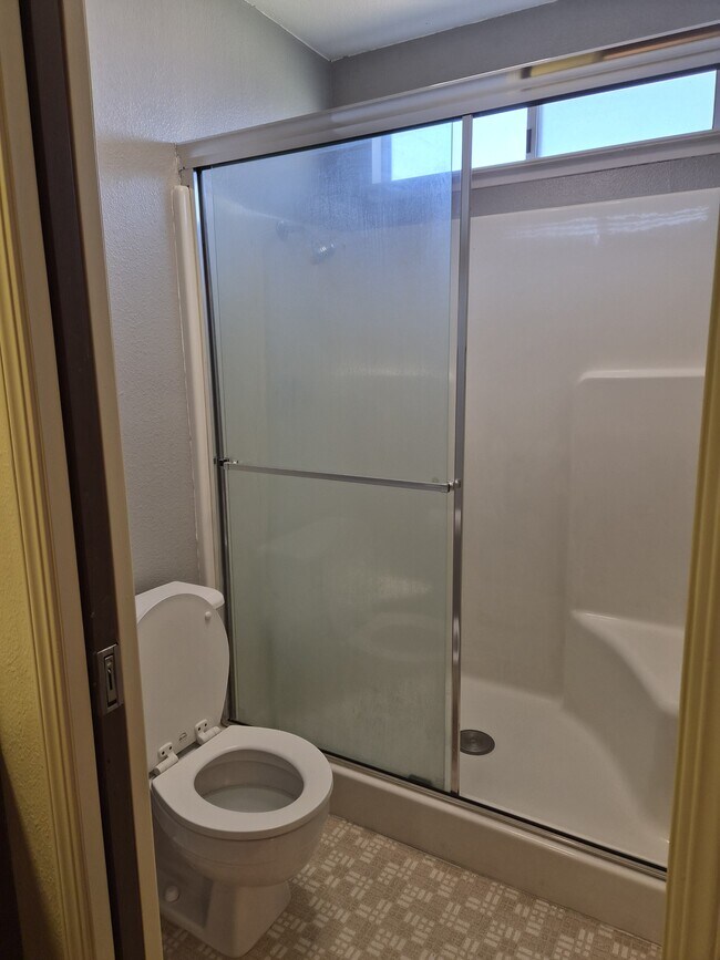 Building Photo - 376 E Sycamore Ave