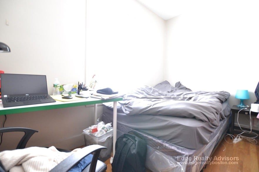 Building Photo - 19 Greylock Rd